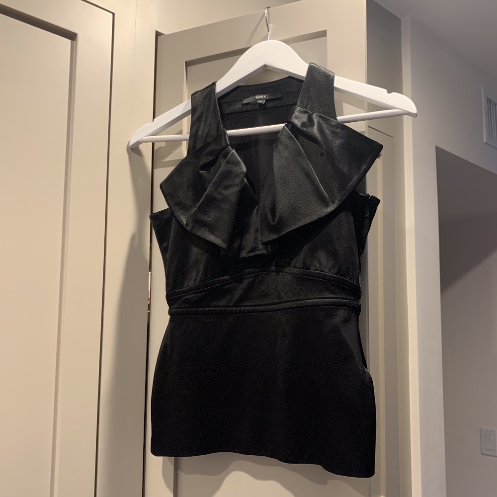 Gucci sleeveless top, ruffled front, like new